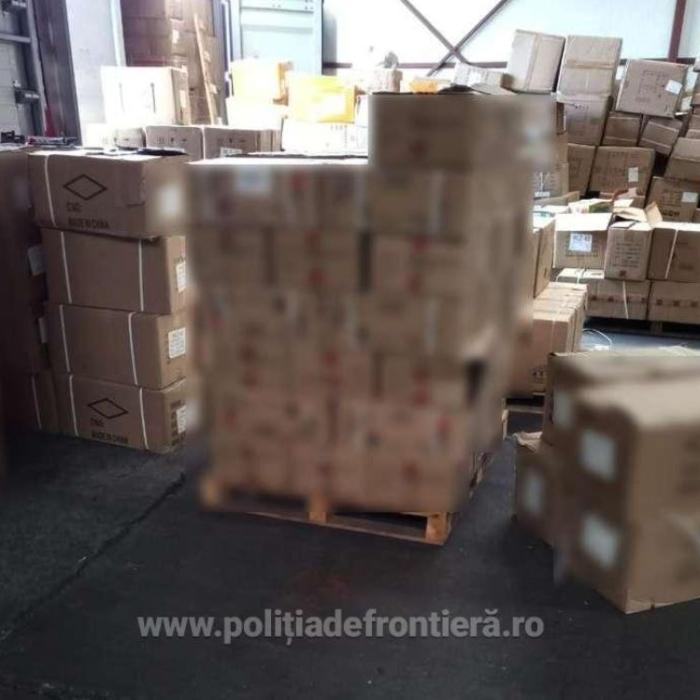 Container din Portul Constanța, verificat de inspectorii vamali. Bunuri, în valoare de 54.000 lei, confiscate