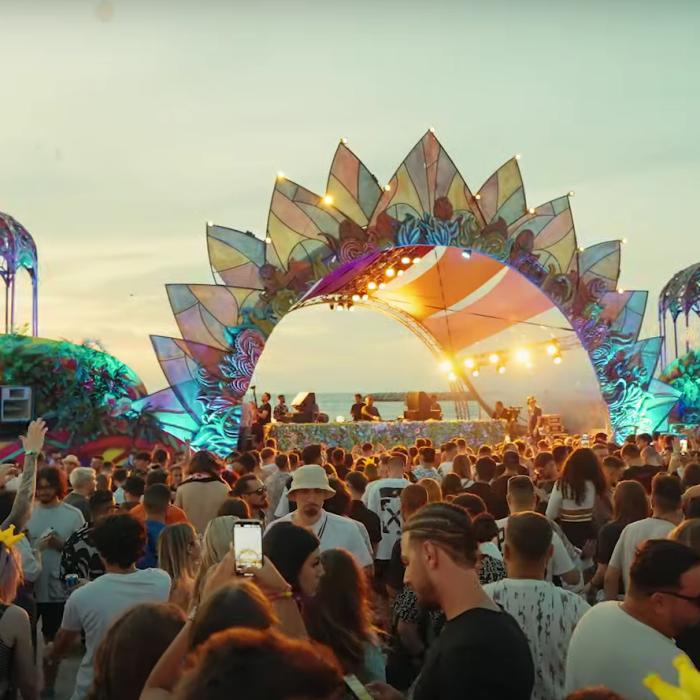 Cât costă o zi de festival în România: Iată suma cheltuită de un influencer la Neversea pe câteva băuturi și ceva de mâncare VIDEO