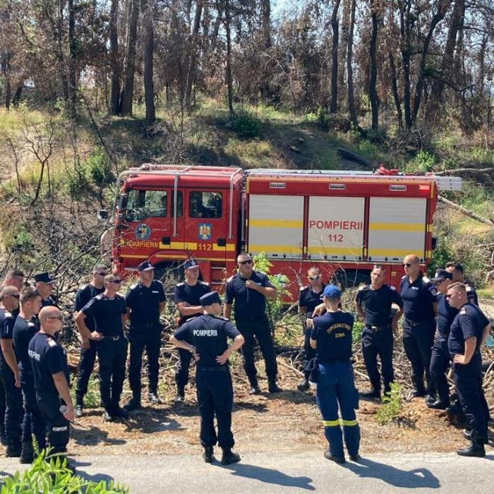 Primii pompieri români și colegii lor din alte ţări şi-au început activitatea în Grecia. "Nu voi uita niciodată incendiul de la Penteli din 2022"