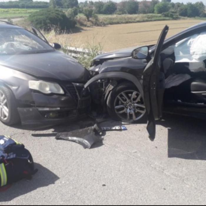 Italia. Români în vizorul legii, după ce au fost victimele unui accident grav: O pasageră își alăpta bebelușul în mașină