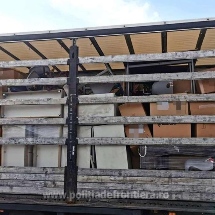 Firme din Germania și-au trimis deșeurile în România. Două camioane, oprite la intrarea în țară