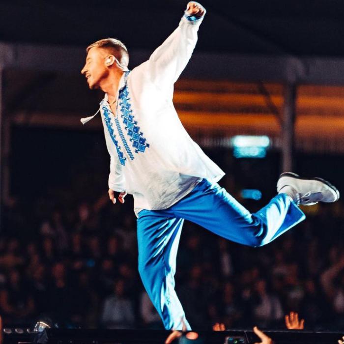 Macklemore cucerește inimile la Electric Castle purtând o ie românească: „O să mă vedeți cu ea trei ani de acum încolo”