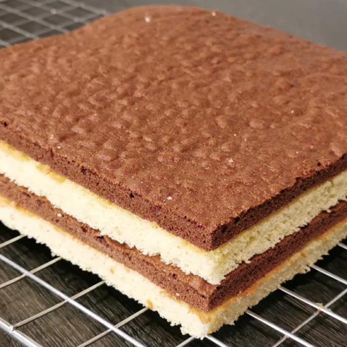 Descoperă deliciul verii: Prăjitură cu cremă răcoritoare din doar 4 ingrediente!