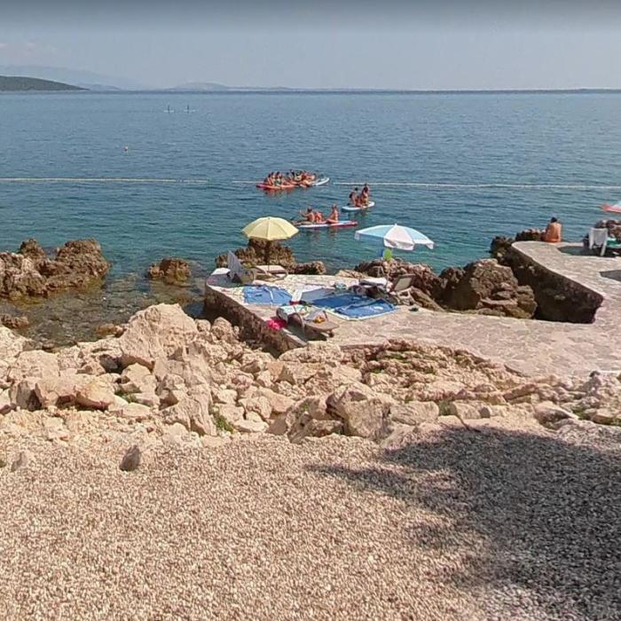 Alertă pe o plajă populară din Croația: 8 turiști au primit îngrijiri medicale