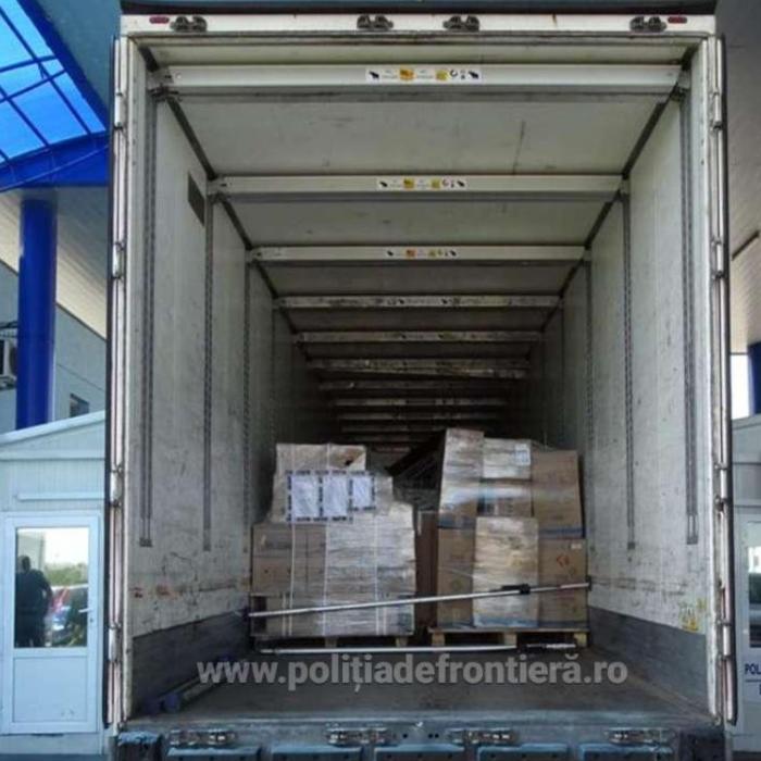 Camion, pe ruta Bulgaria-Germania, care transporta colete nu a fost lăsat să intre în țară. Bunuri de 1,5 milioane de lei, confiscate