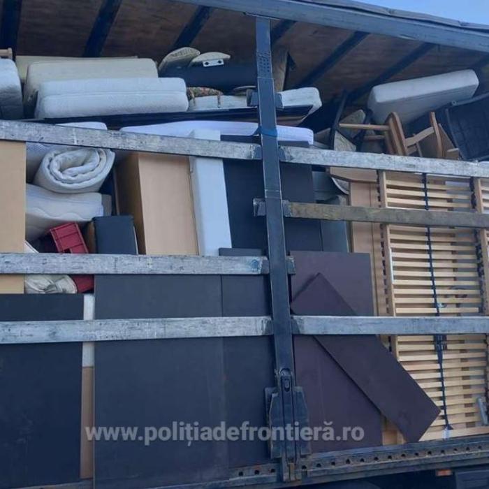 Firme din Germania și Olanda și-au trimis deșeurile în România. Două camioane, pline cu gunoaie, nu au fost lăsate să intre în țară