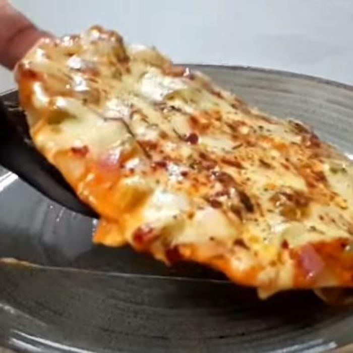 Pizza leneșă: fără cuptor, fără aluat, gata în doar 10 minute. Notează rețeta, este perfectă la orice oră!