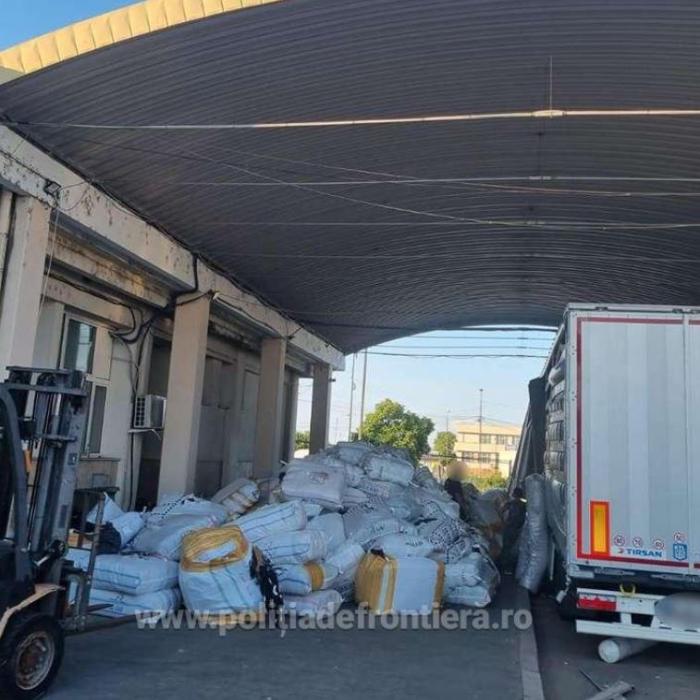 Bunuri în valoare de peste 6.000.000 lei, confiscate la frontiera cu Bulgaria. Mai multe persoane s-au ales cu dosare penale