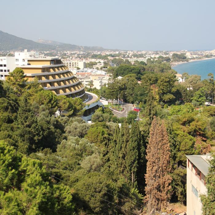 Grecia oferă vacanțe gratuite turiștilor care au fugit de incendiile din Rodos. Mitsotakis: "Ne asigurăm că se vor întoarce pe insulă"