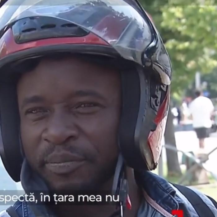 Reacția unui livrator din Pakistan când l-a oprit poliția: "Nimeni nu respectă regulile la noi"