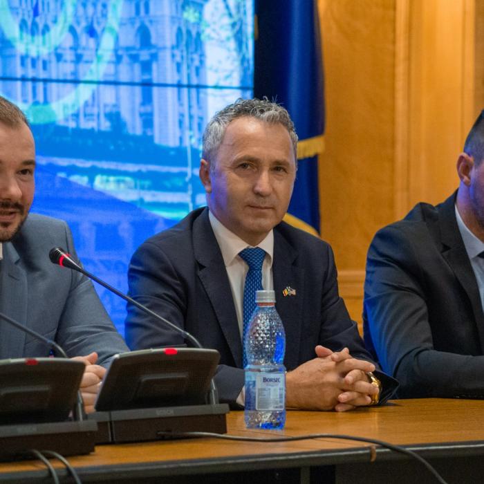 Colaborarea între stat și privat pentru reîntoarcerea românilor în țară. Deputatul Făgărășian vine cu soluții concrete