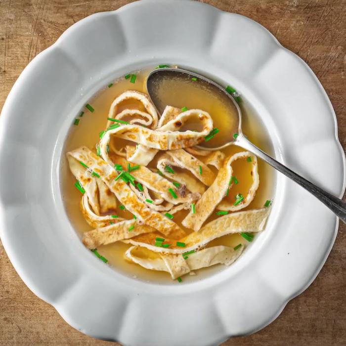 Supă cu clătite - O rețetă delicioasă pe care trebuie să o încerci neapărat! Nu o să te mai saturi!