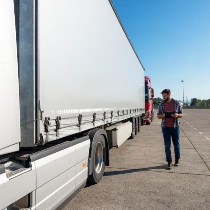 Polițiștii spanioli, uimiți după ce au verificat un șofer român de camion. Bărbatul riscă să ajungă la închisoare