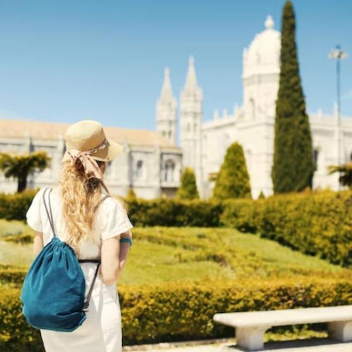 Peste 2,8 milioane de spanioli lucrează în turism. Ministru: "E unul dintre principalele motoare economice ale țării"