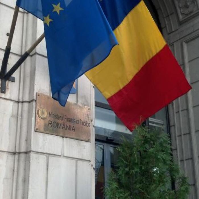 Protest spontan la Ministerul de Finanţe, la uşa ministrului Boloş