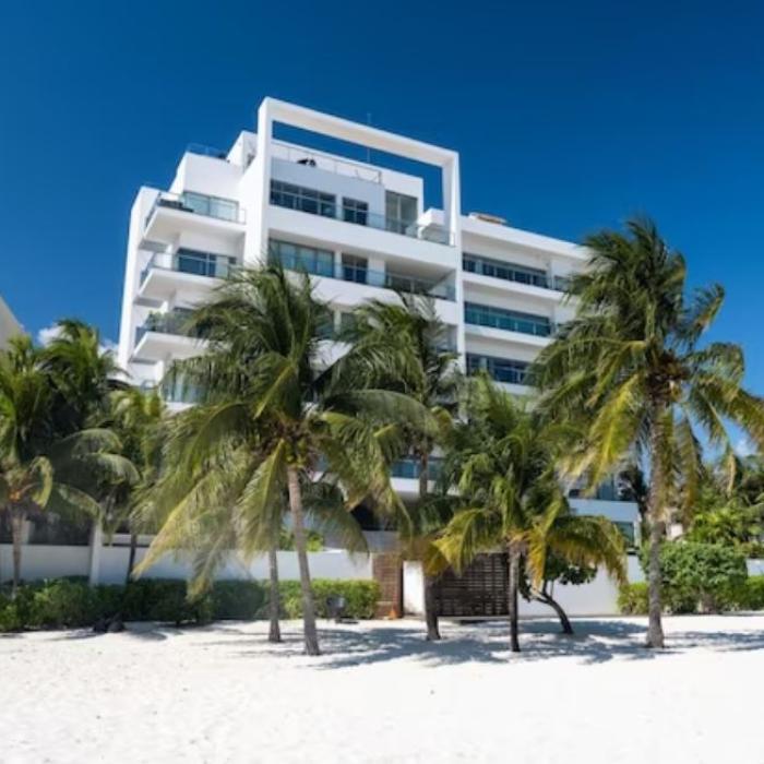 Turist german, jefuit într-un hotel de patru stele din Mallorca, cu ajutorul unui prosop