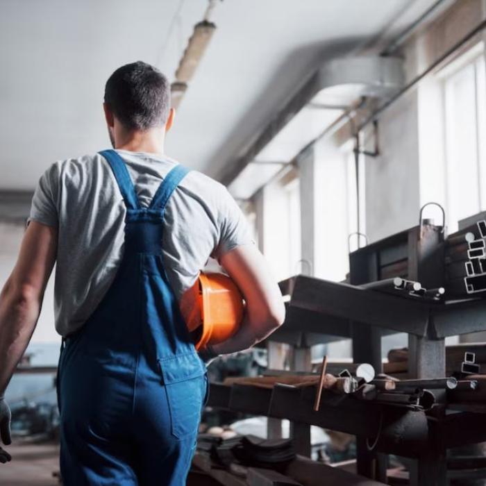 Criză de muncitori calificați în Italia: o companie a angajat trei pensionari în loc de șase tineri