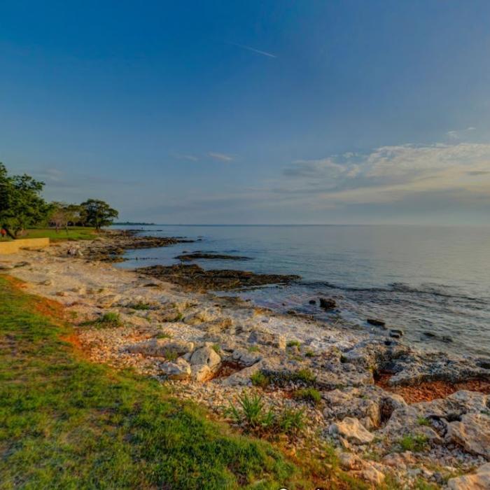 Incidentele din Marea Adriatică, în creștere: turiștii se plâng de mâncărimi și arsuri după înotul în mare