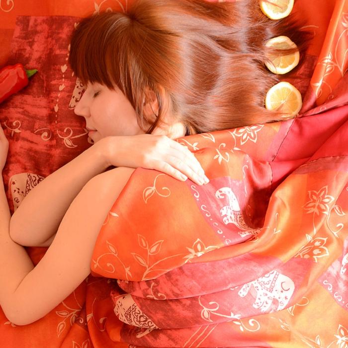 Taie o lâmâie și pune-o pe noptieră. Beneficii incredibile pentru calitatea somnului