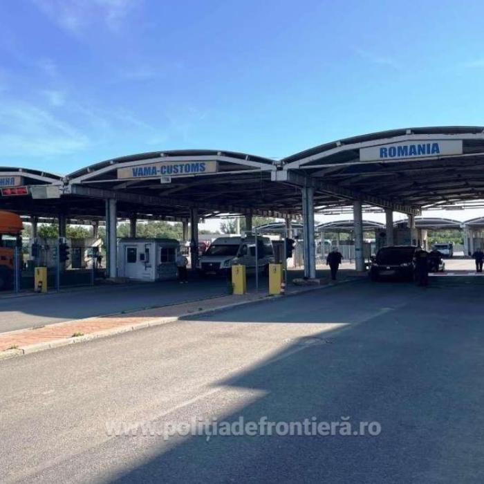 Pasagerii din trei autocare au rămas fără bagaje la intrarea în România