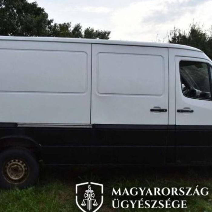 Ungaria. Românul care a sărit din microbuzul, aflat în mers, a fost arestat. Alți doi complici au ajuns după gratii