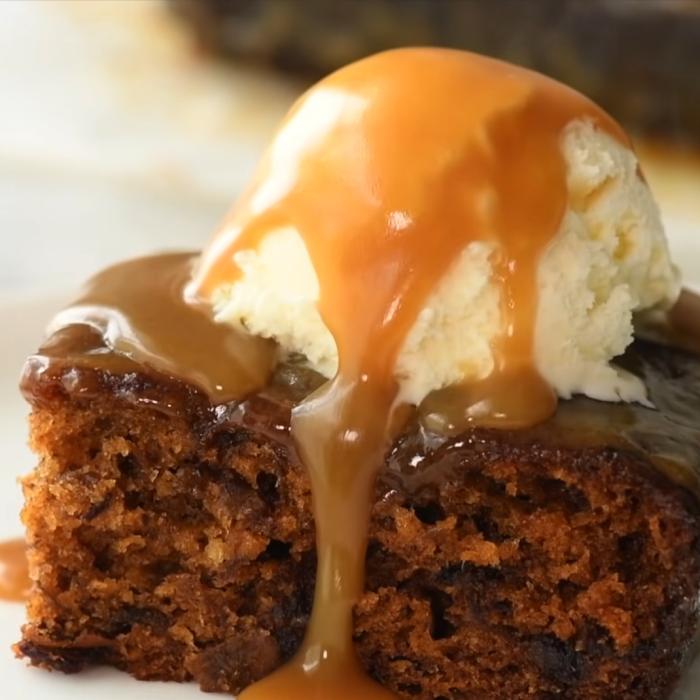 Sticky Toffee Pudding: cea mai bună (și cea mai ușoară) rețetă pentru un desert delicios 