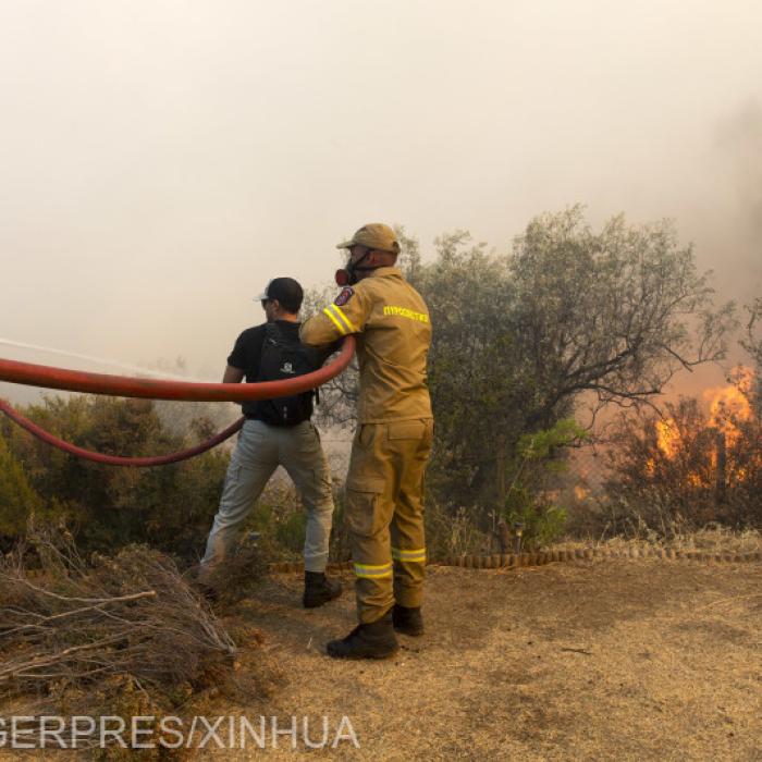 Val de incendii în Grecia: Doi morţi, numeroase evacuări