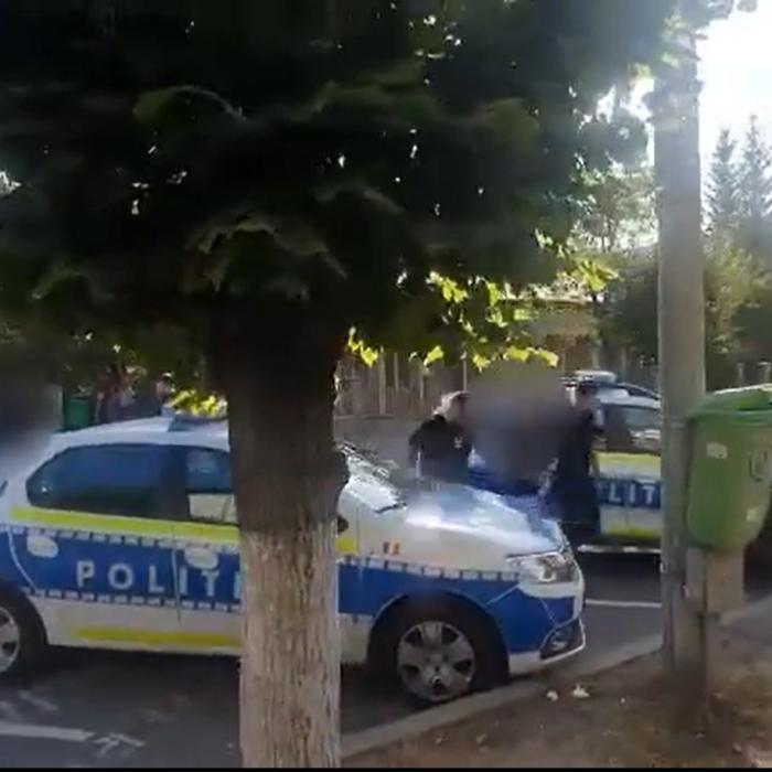 Trei români au convins o tânără din Franța să vină cu ei în România: Plimbată și prin Italia, ajunsă la Onești, a fost sechestrată și violată