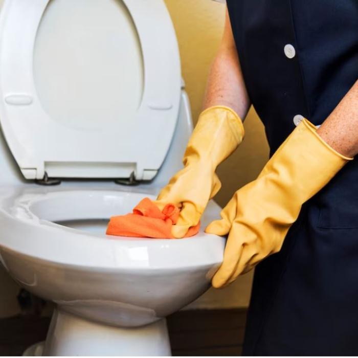 De ce gospodinele cu experiență toarnă șampon în toaletă: vei fi surprins de explicație