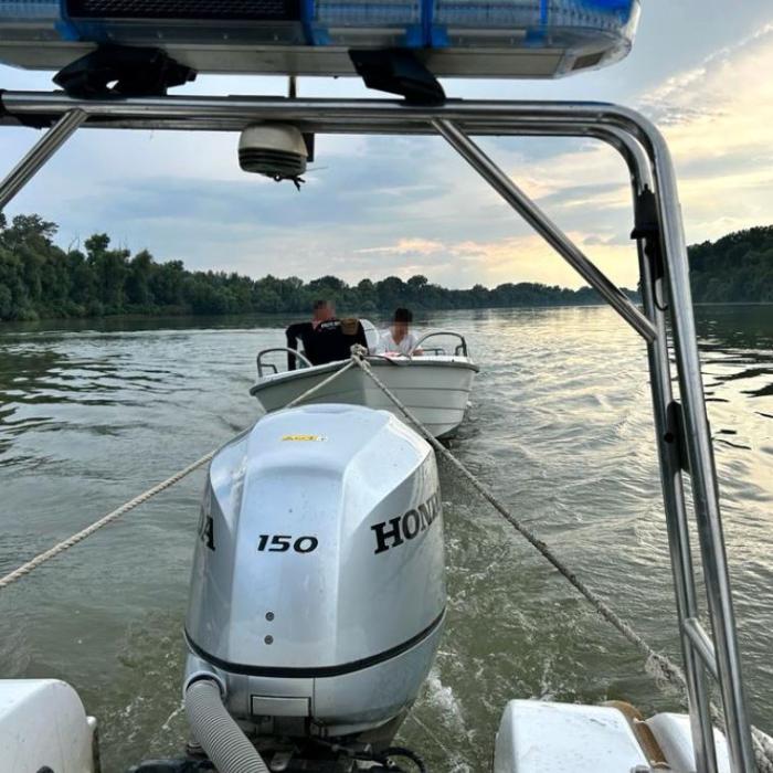 Doi români au eşuat cu barca pe malul ucrainean al Dunării. Aventura celor doi a avut un final fericit