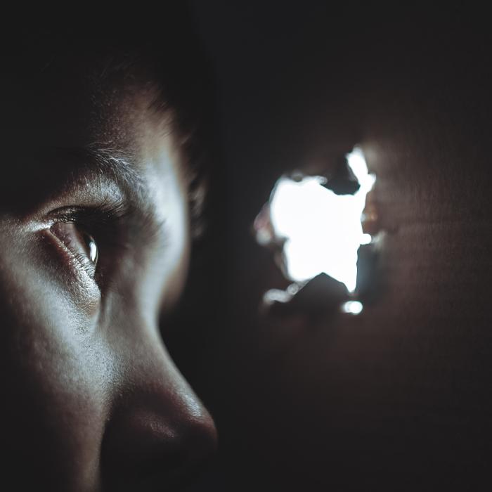 Un băiețel de patru ani s-a jucat de-a v-ați ascunselea cu poliția și tot cartierul. Oamenii l-au căutat ore întregi