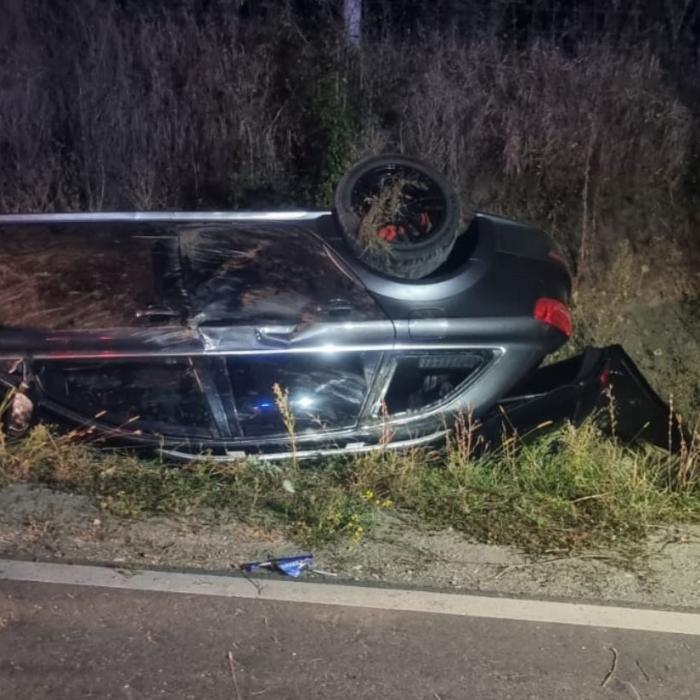 Accident rutier cu trei mașini. Trei adulți și trei copii au fost duși la spital