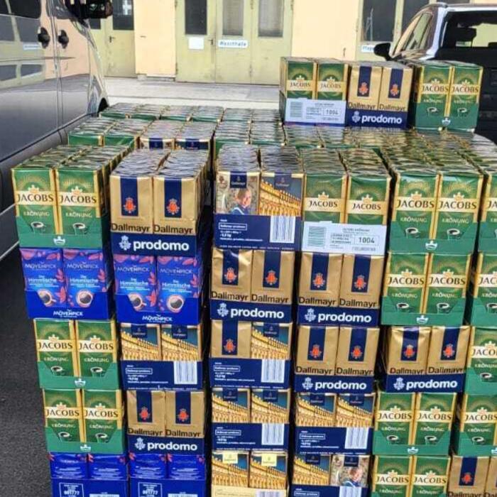 Germania. Polițiștii au găsit într-o dubă care venea în România 800 kg de cafea și 40 de litri de alcool de contrabandă