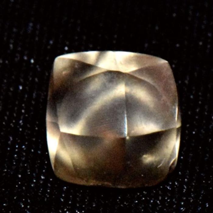 O fetiță a găsit un diamant de 2,95 carate, într-un parc, în timpul unei excursii: „Printre cele mai frumoase”