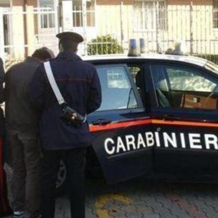 „Nu aveam unde dormi“. Român prins de poliție că ocupa ilegal o locuință: La control, autoritățile au descoperit că era căutat pentru furt