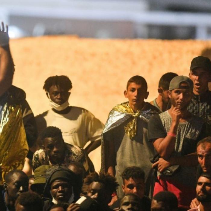 Insula italiană Lampedusa declară stare de urgență: 5.000 de migranți au ajuns într-o singură zi