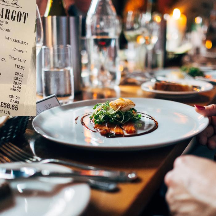 Bacșiș de 15% pe nota de plată de 59 de euro a unui restaurant din Marea Britanie provoacă o dezbatere uriașă