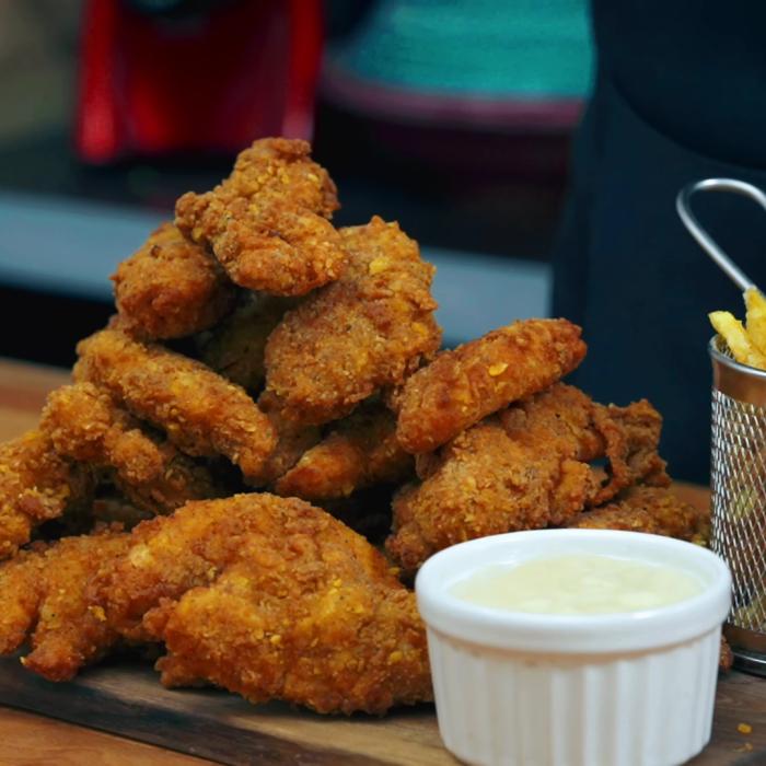 Rețetă de Crispy Strips aurii și crocanți. Care este secretul pentru un gust ca la KFC