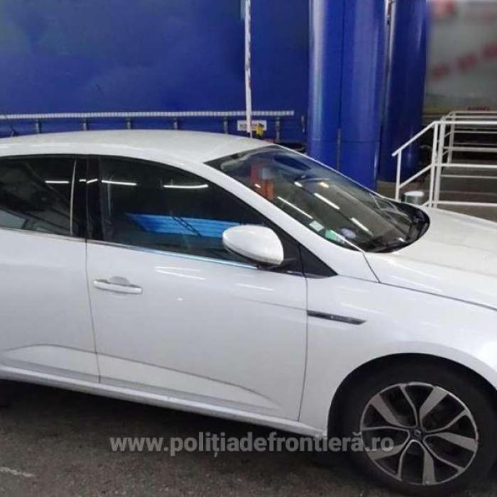 Autoturism furat din Franța, descoperit la intrarea în România. Șoferul s-a ales cu dosar penal