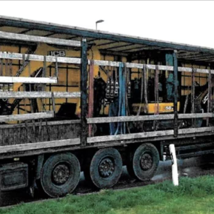 Germania. Doi români au intrat pe un șantier, au băgat utilaje de 200.000 de euro în camion și au plecat cu ele spre România