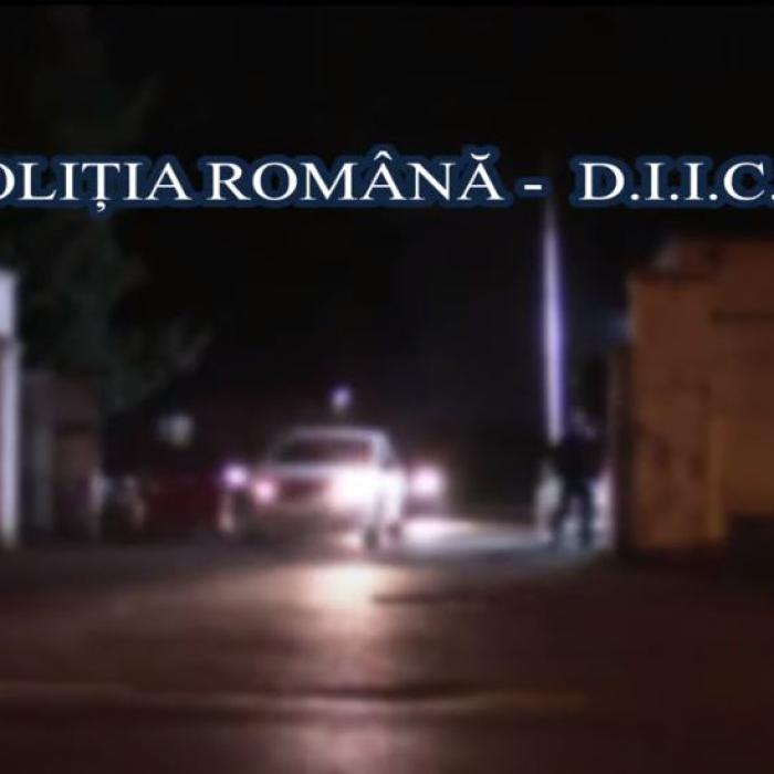 Mai mulți români, vizitați, azi, de mascați: Infractorii, acuzați că recrutau persoane, în vederea exploatării sexuale