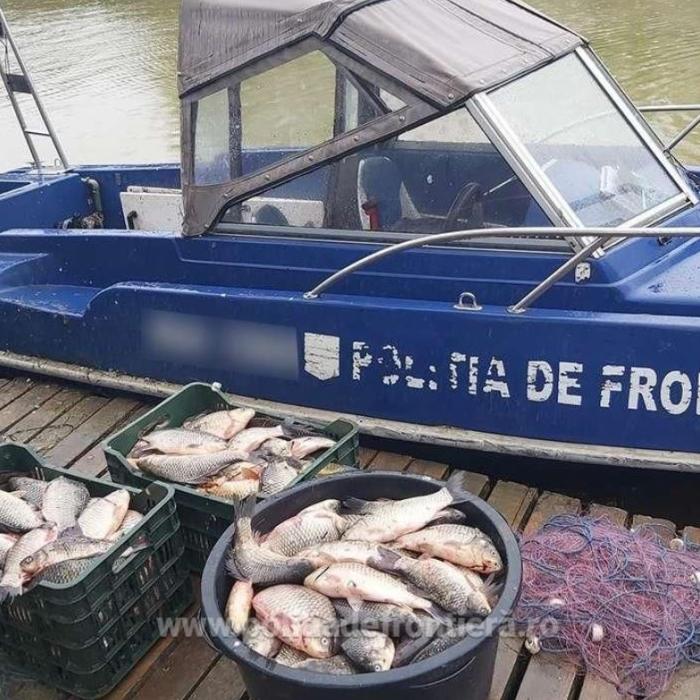 Doi români au rămas fără uneltele de pescuit și fără 200 de kilograme de peşte