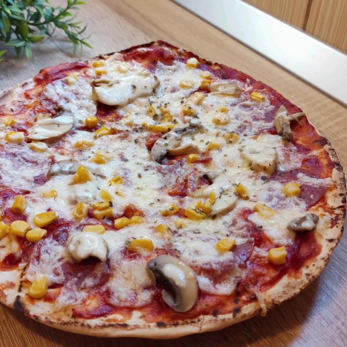Pizza la lipie sau „pizza leneșului” - preparatul care a făcut furori pe internet