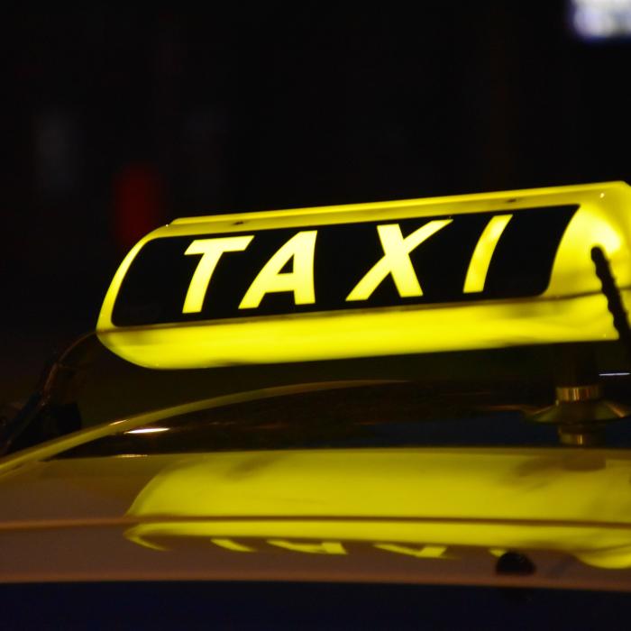 Scandal cu taxiurile din Roma. O cursă de 20 de euro costă de peste trei ori mai mult: cer plata în numerar și dau chitanțe false