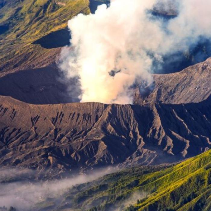 Supervulcanul Campi Flegrei din Italia e tot mai activ: cutremure dese în regiune, iar primele familii au fost evacuate