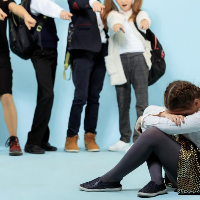 Italia. O fetiță româncă de 11 ani, victima bullying-ului: Mai multe fete mai mari au atras-o într-o parcare și au agresat-o