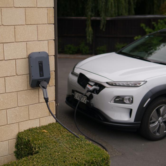 Franţa și Italia regândesc subvenţiile pentru vehicule electrice. Tot mai mulți bani ajung la producători chinezi