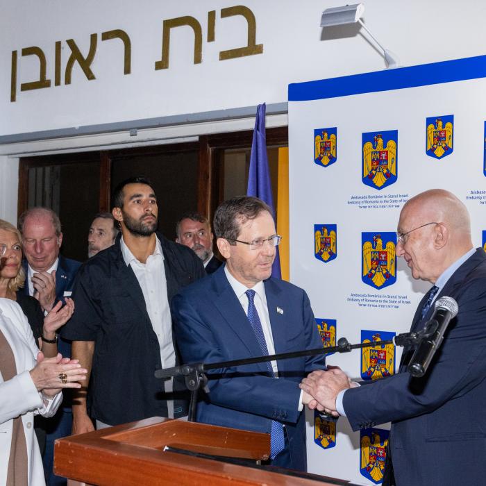 „Situația românilor din Israel este sub control, sunt sute de solicitări de repatriere pe zi," declară ambasadorul României