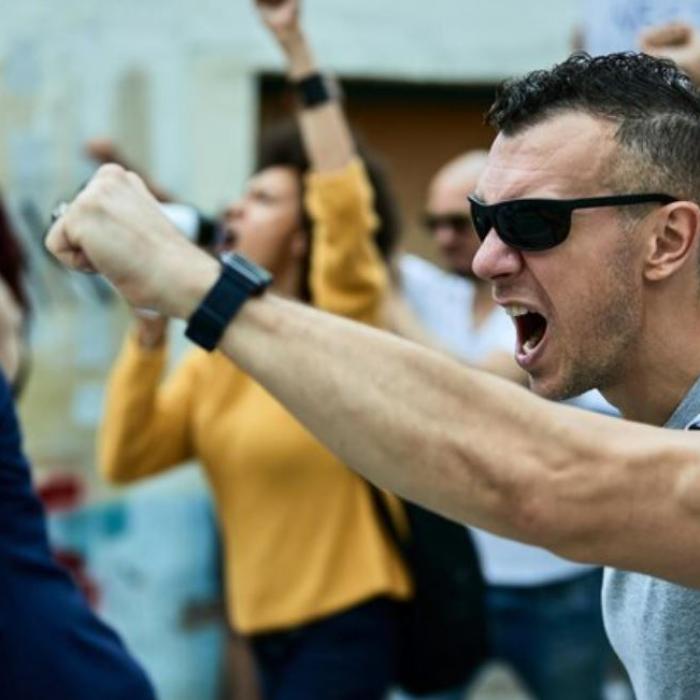 Un român și complici săi au atacat un grup de tineri în Torino: i-au bătut fără milă