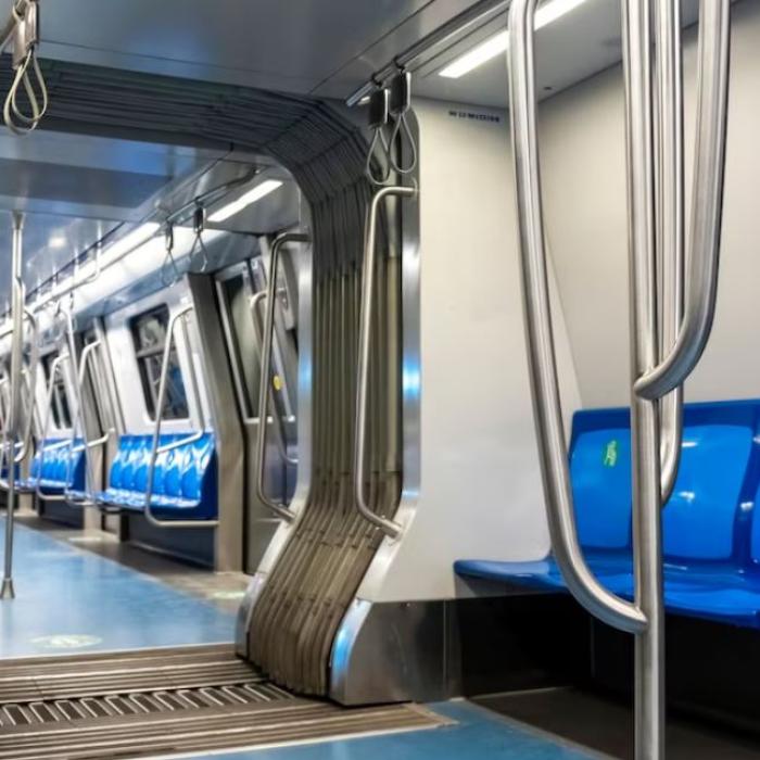 Atenționare de călătorie pentru români: O grevă de amploare perturbă zborurile, transportul public și traficul feroviar în Franța